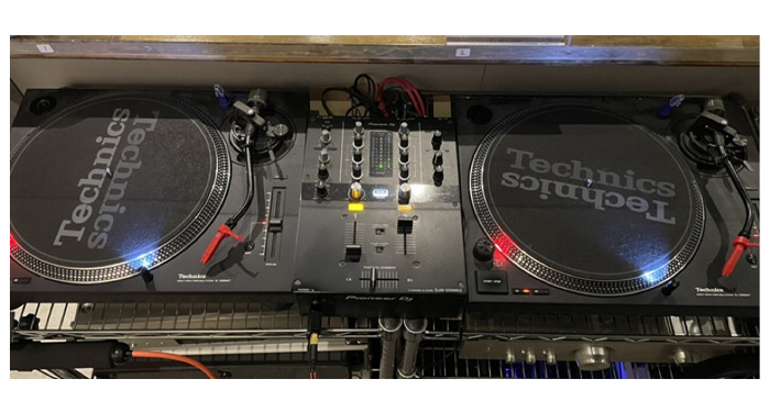 ターンテーブル：Technics SL1200 Mk7